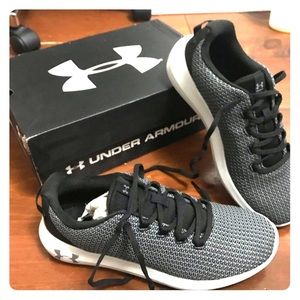 BRAND NEW UNDERARMOUR SNEAKERS